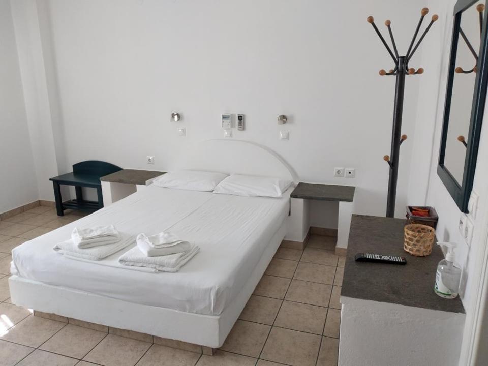 Studios Margarita Platis Gialos  Buitenkant foto